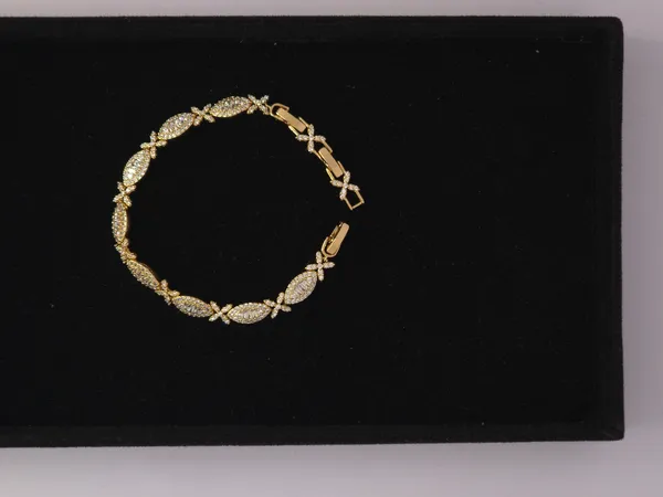 Gold-Tone_Leaf_Motif_Bracelet_For_Women