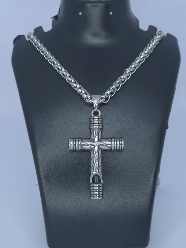 Silver_Tone_Textured_Cross_Pendant_Necklace_For_Unisex