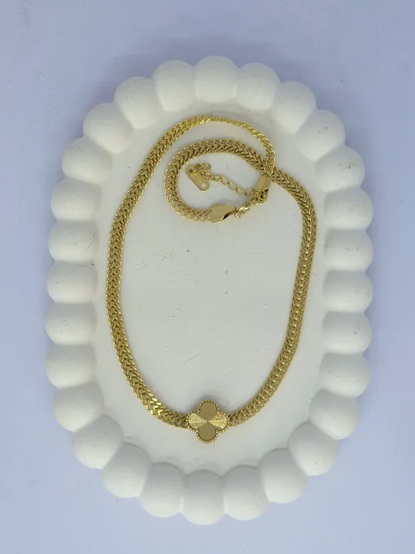 Gold_Tone_Steel_Floral_Pendant_Chain_Necklace_For_Women