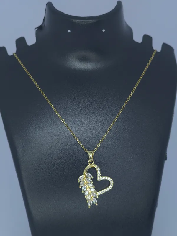 Gold_Tone_Heart_Pendant_Necklace_For_Women