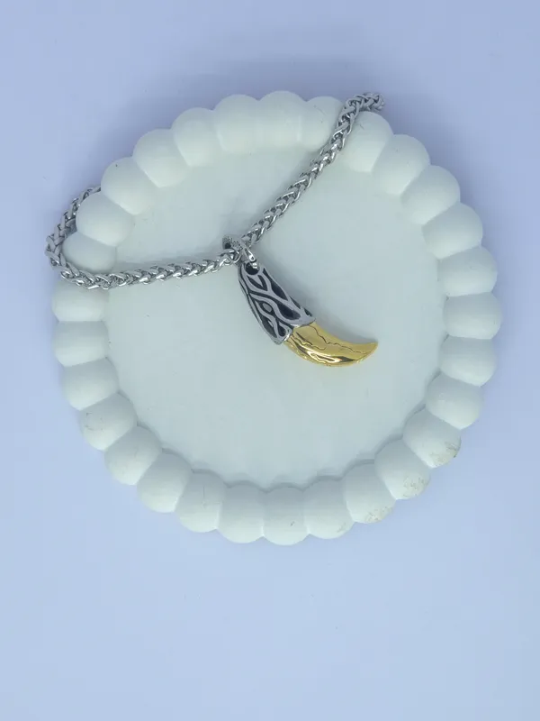 Silver_Tone_Metal_Claw_Pendant_Necklace_For_Men