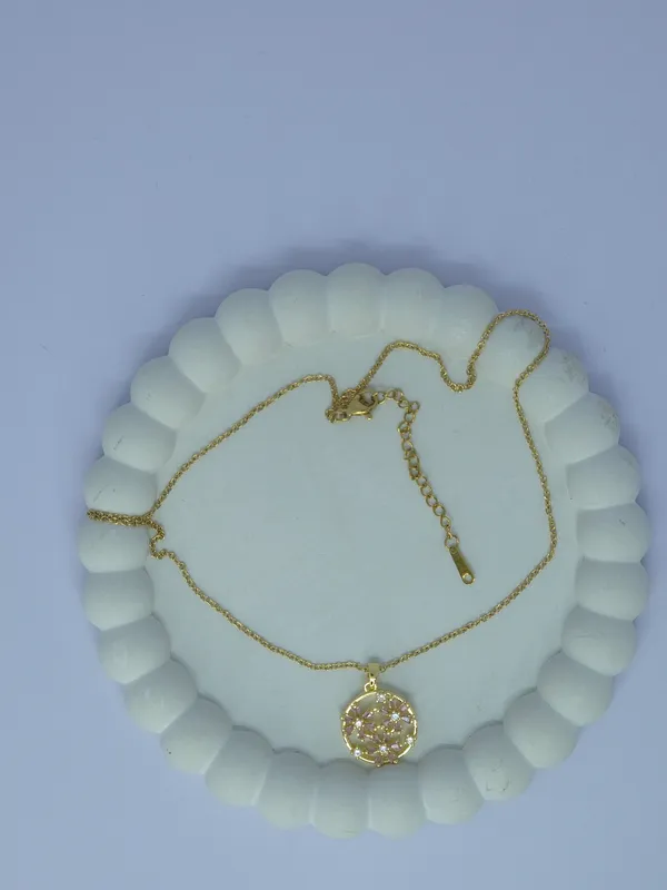 Gold-Tone_Floral_Pendant_Necklace_For_Women