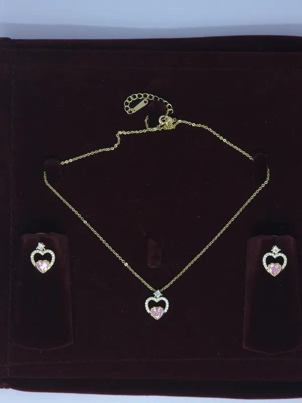 Gold_Tone_Heart_Pendant_Jewellery_Set_For_Women
