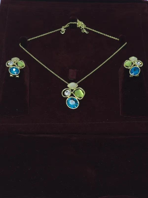Gold-Toned_Stone_Studded_Necklace_And_Earrings_Set