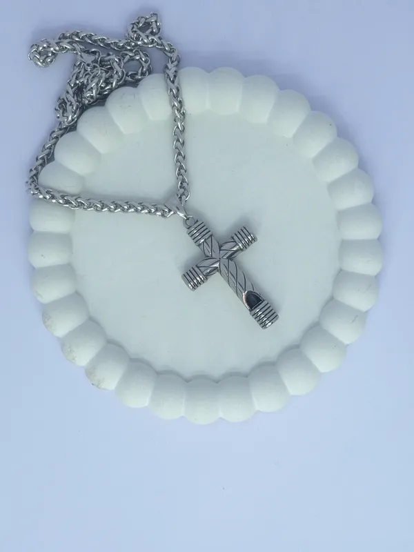 Silver_Tone_Textured_Cross_Pendant_Necklace_For_Unisex