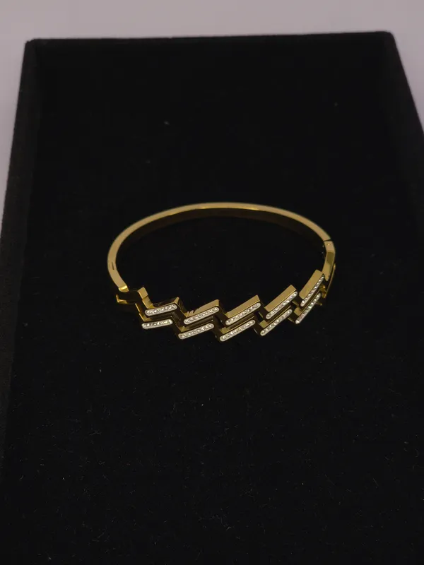 Gold-Tone_Zigzag_Link_Bracelet_For_Women