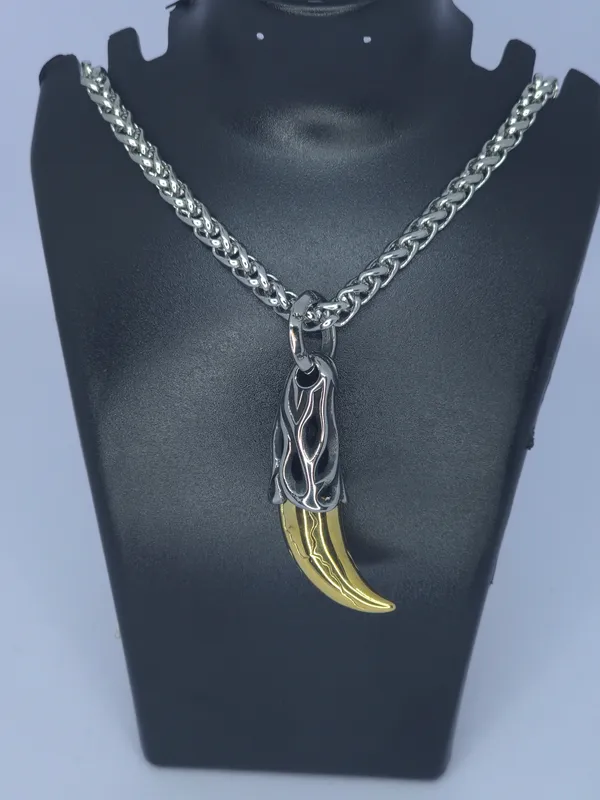 Silver_Tone_Metal_Claw_Pendant_Necklace_For_Men