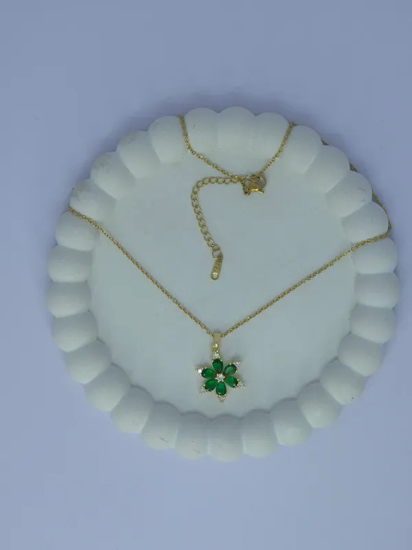 Gold_Tone_Green_Floral_Pendant_Necklace_For_Women