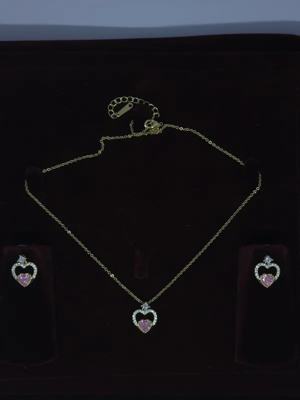 Gold_Tone_Heart_Pendant_Jewellery_Set_For_Women