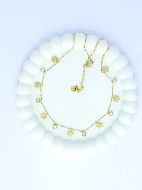 Gold_Tone_Floral_Charm_Necklace_For_Women