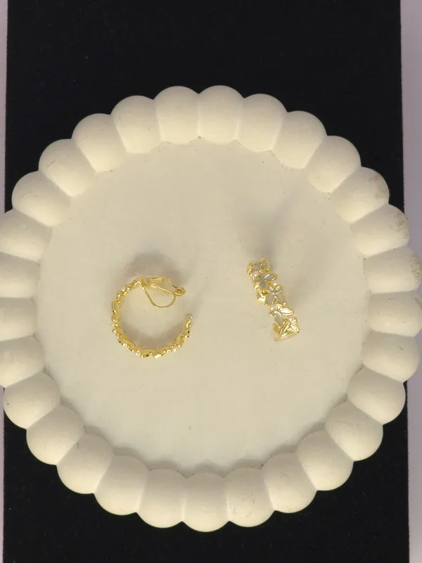 Gold_Tone_Floral_Hoop_Earrings_For_Women