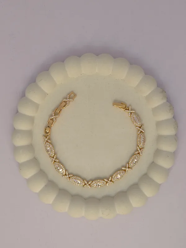 Gold-Tone_Leaf_Motif_Bracelet_For_Women