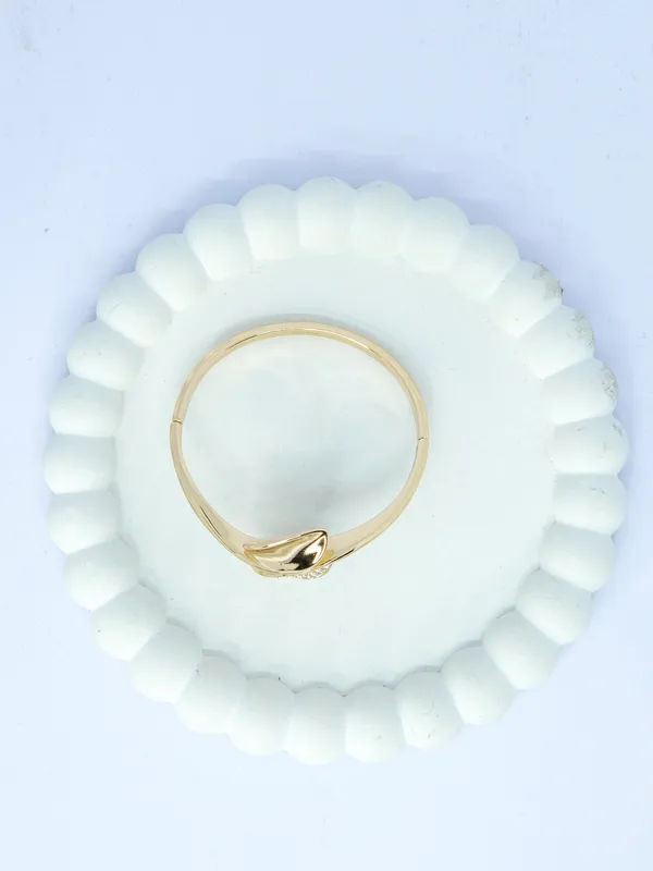 Gold_Tone_Steel_Twin_Fish_Motif_Open_Cuff_Bracelet_For_Women