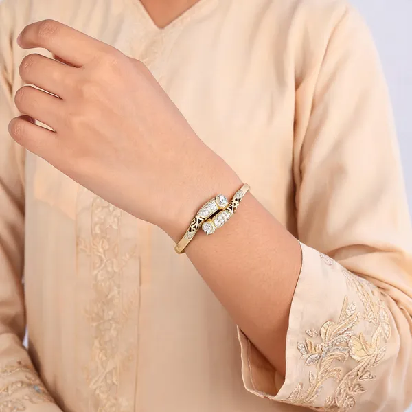 Gold_Tone_Steel_Twin_Fish_Motif_Open_Cuff_Bracelet_For_Women