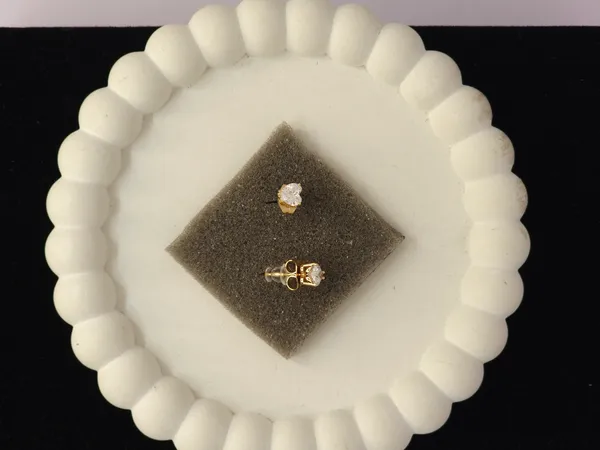 Gold_Tone_Crystal_Stud_Earrings_For_Women