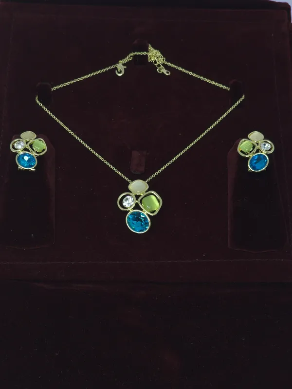 Gold-Toned_Stone_Studded_Necklace_And_Earrings_Set