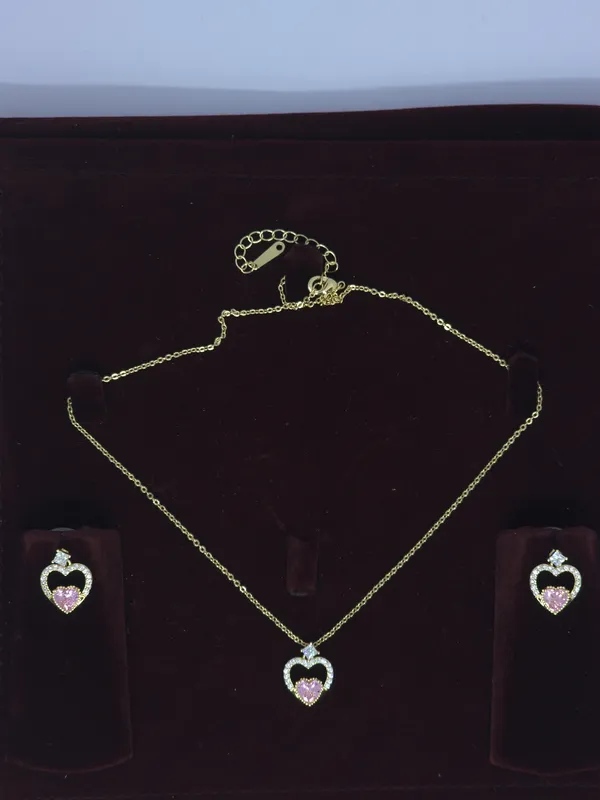 Gold_Tone_Heart_Pendant_Jewellery_Set_For_Women