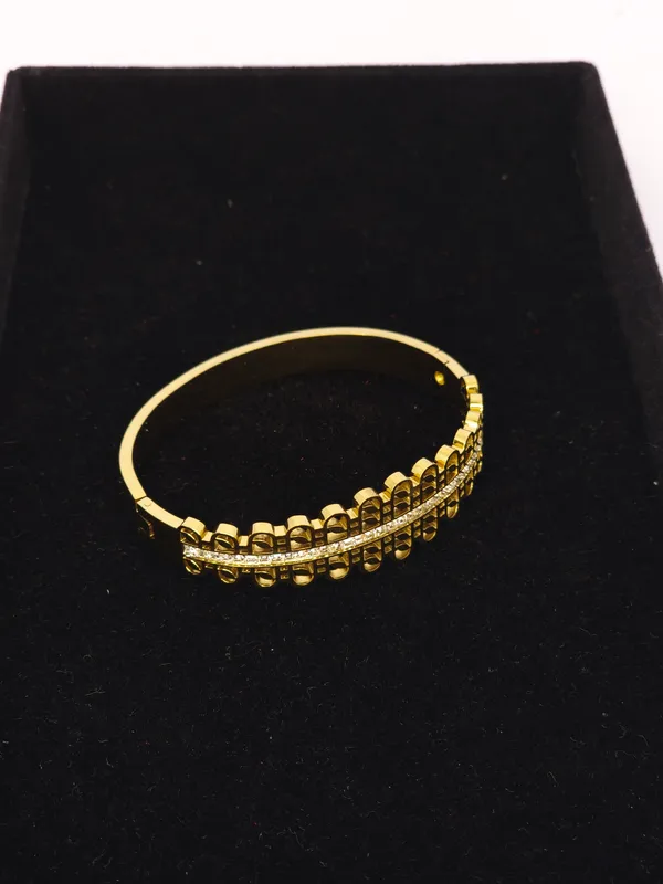 Gold_Tone_Rhinestone_Link_Bangle_For_Women
