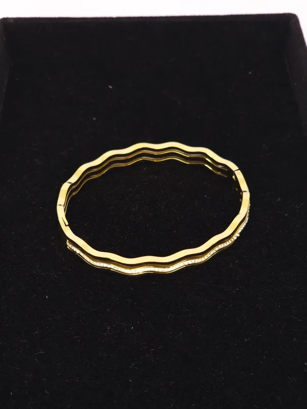 Gold_Tone_Steel_Wavy_Layered_Slim_Bangle_For_Women