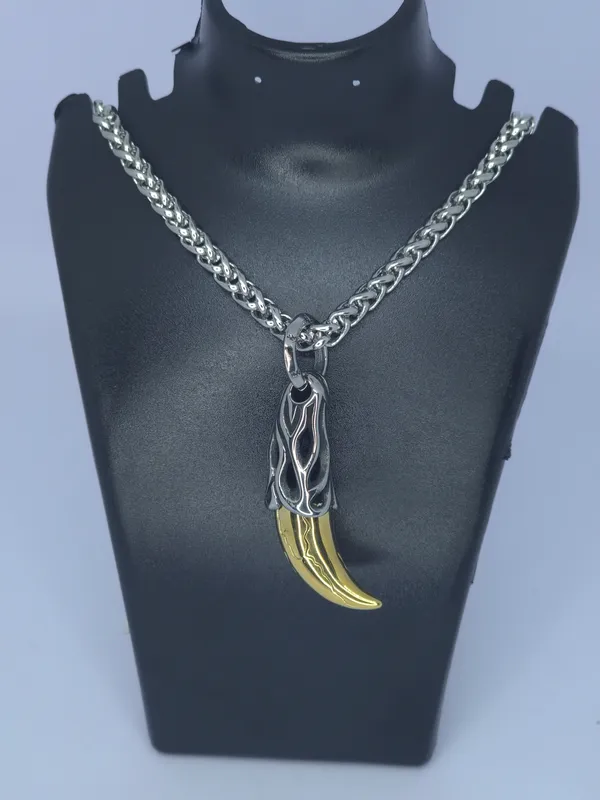 Silver_Tone_Metal_Claw_Pendant_Necklace_For_Men