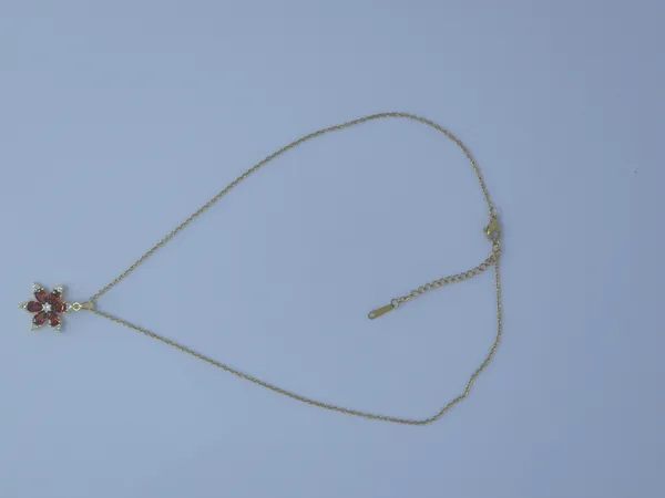 Gold-Tone_Floral_Pendant_Necklace_For_Women
