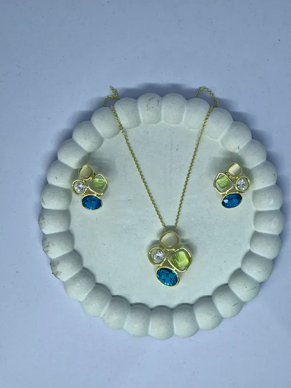 Gold-Toned_Stone_Studded_Necklace_And_Earrings_Set