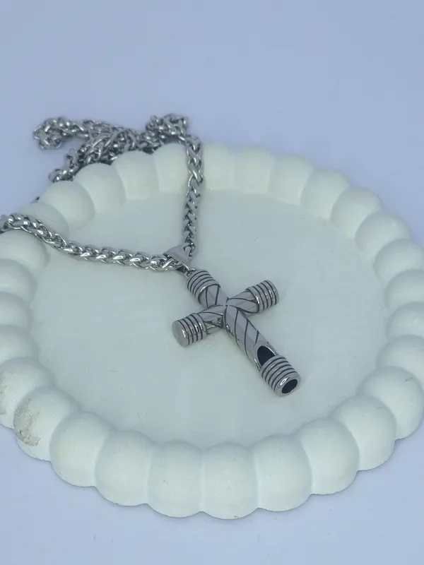 Silver_Tone_Textured_Cross_Pendant_Necklace_For_Unisex