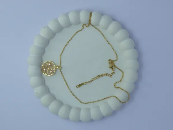 Gold-Tone_Floral_Pendant_Necklace_For_Women