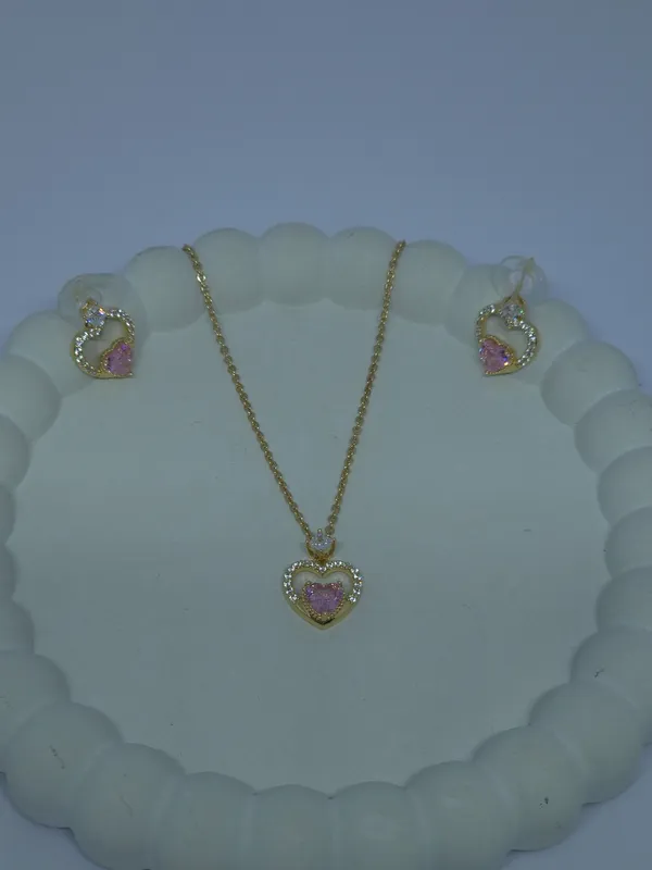 Gold_Tone_Heart_Pendant_Jewellery_Set_For_Women