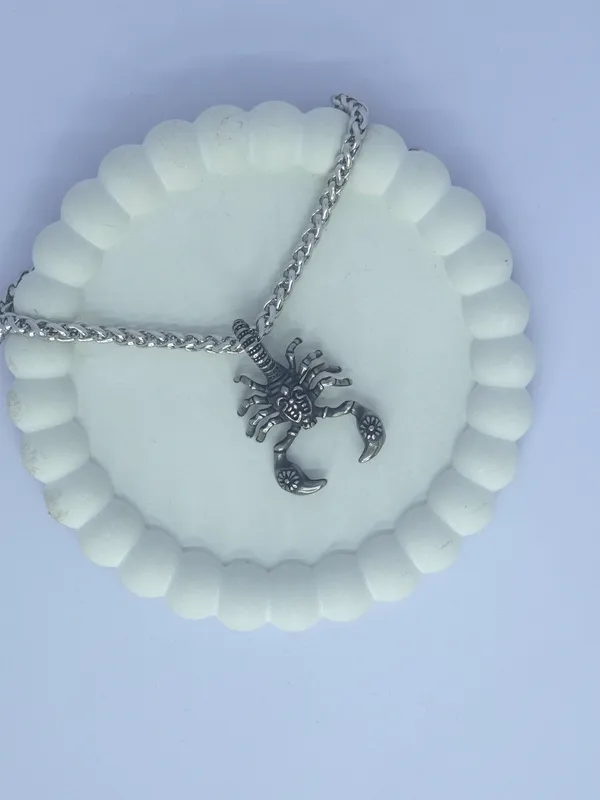 Silver_Tone_Scorpion_Pendant_Necklace_For_Men