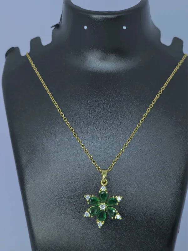 Gold_Tone_Green_Floral_Pendant_Necklace_For_Women