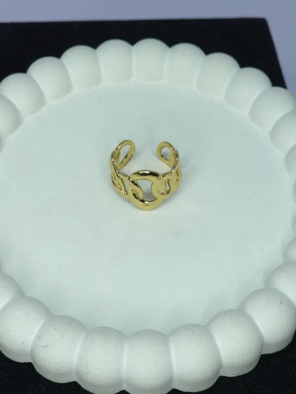 Gold_Tone_Interlinked_Loop_Statement_Ring_For_Women