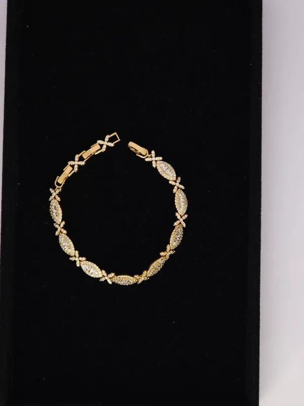 Gold-Tone_Leaf_Motif_Bracelet_For_Women