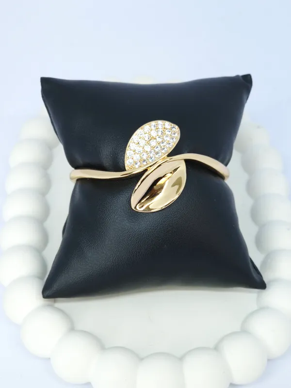 Gold_Tone_Steel_Leaf_Crystal_Cuff_Bracelet_For_Women