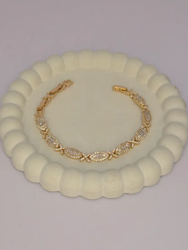 Gold-Tone_Leaf_Motif_Bracelet_For_Women