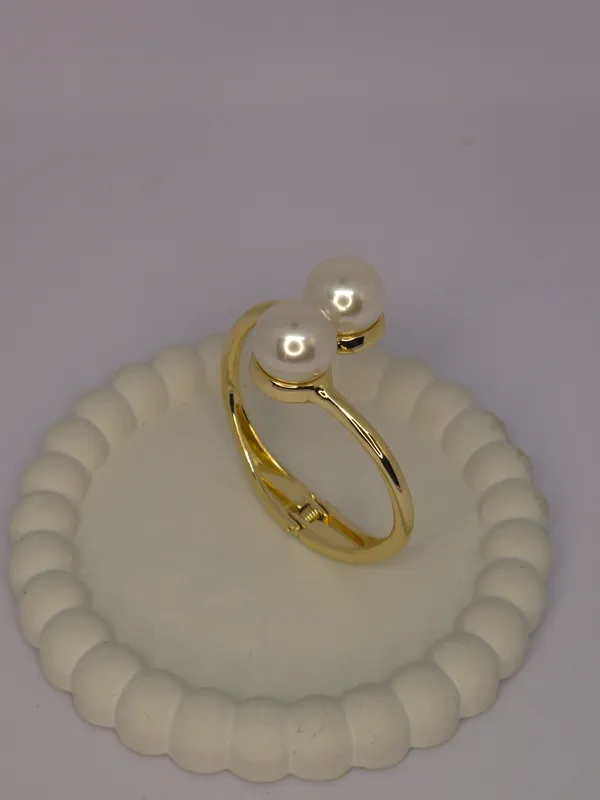Gold_Tone_Pearl_Hair_Clip_For_Women
