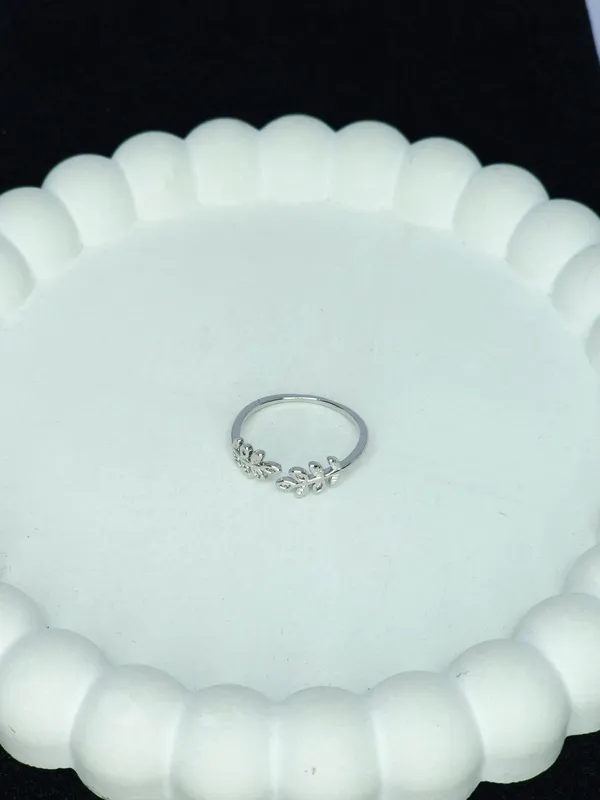 Silver_Tone_Floral_Ornamental_Toe_Ring_For_Women