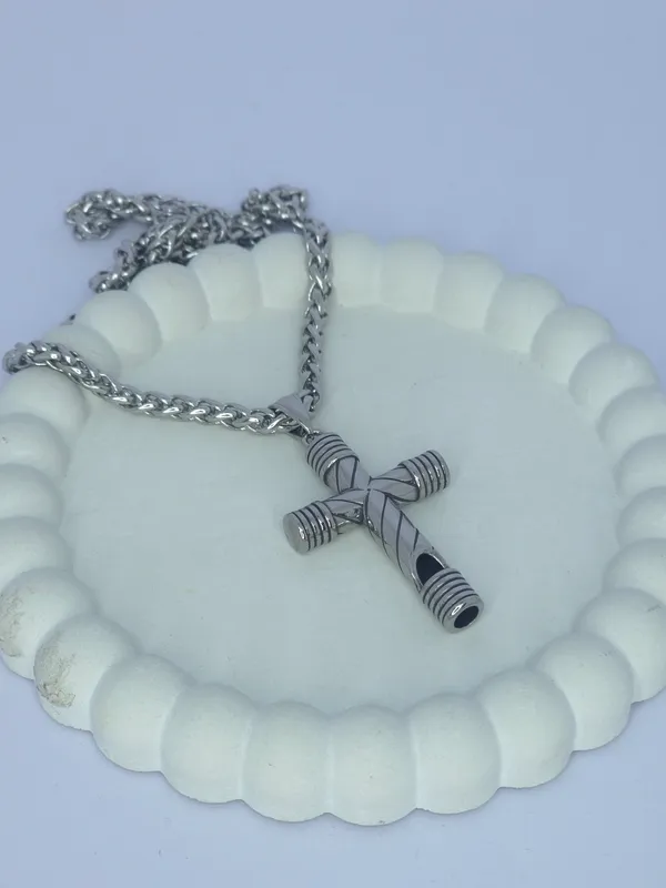 Silver_Tone_Textured_Cross_Pendant_Necklace_For_Unisex
