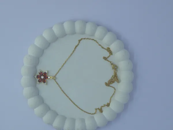 Gold-Tone_Floral_Pendant_Necklace_For_Women