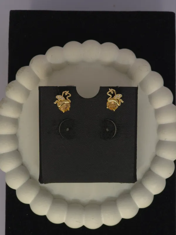 Gold_Tone_Pineapple_Stud_Earrings_For_Women