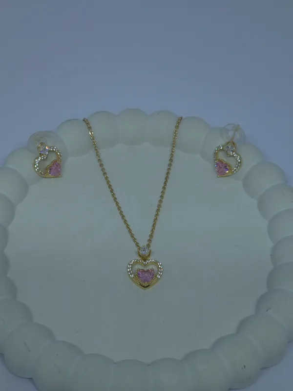 Gold_Tone_Heart_Pendant_Jewellery_Set_For_Women