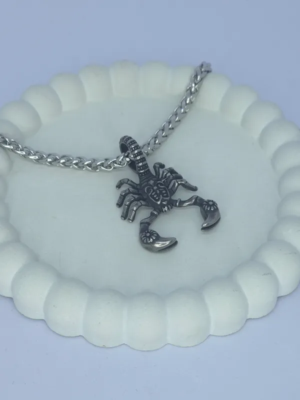 Silver_Tone_Scorpion_Pendant_Necklace_For_Men