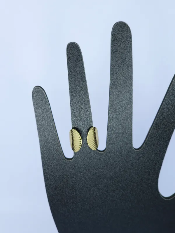 Black_Abstract_Hand-Shaped_Decorative_Showpiece