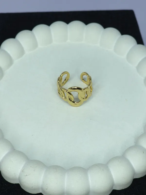 Gold_Tone_Interlinked_Loop_Statement_Ring_For_Women