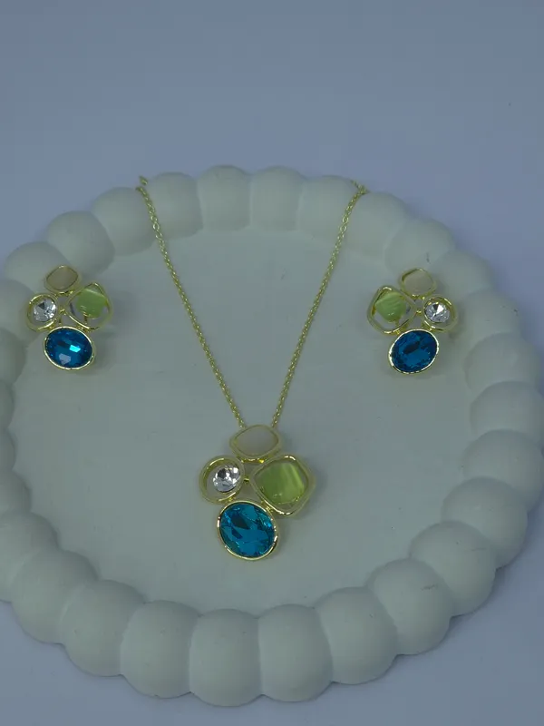 Gold-Toned_Stone_Studded_Necklace_And_Earrings_Set
