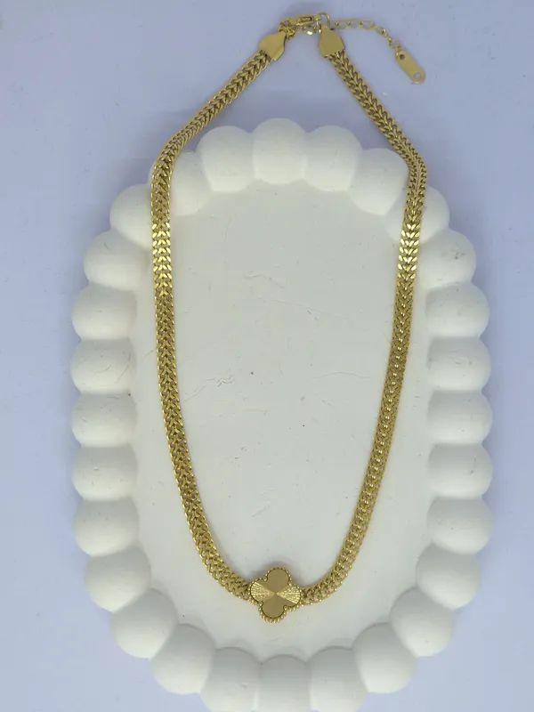 Gold_Tone_Steel_Floral_Pendant_Chain_Necklace_For_Women
