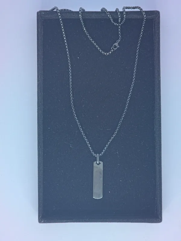 Black_Pendant_Chain_Necklace_For_Men