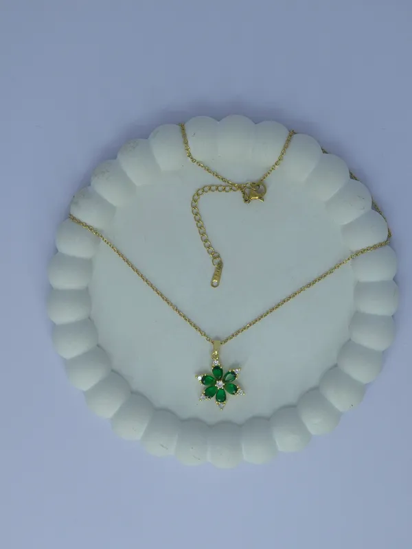 Gold_Tone_Green_Floral_Pendant_Necklace_For_Women