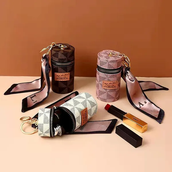 2pcs_Lipstick_Organizer_Luxury_Leather_Lip_Gloss_Bag_Mini_Lipstick_Case_With_Keychain_Girls_Travel_Lipgloss_Makeup_Storage_Holder_For_Purse_Perfume_Fingernail_Polish_Classic_Karat379