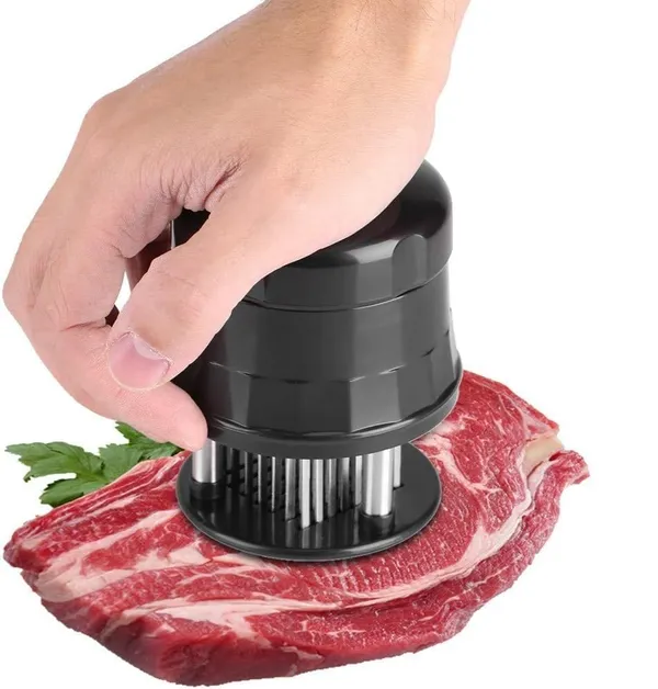 Premium_Meat_Tenderizer_With_56_Sharp_Needles_Round_Kitchen_Accessory_For_Poultry_Beef_Fish_And_More_Comes_With_Protective_Cover